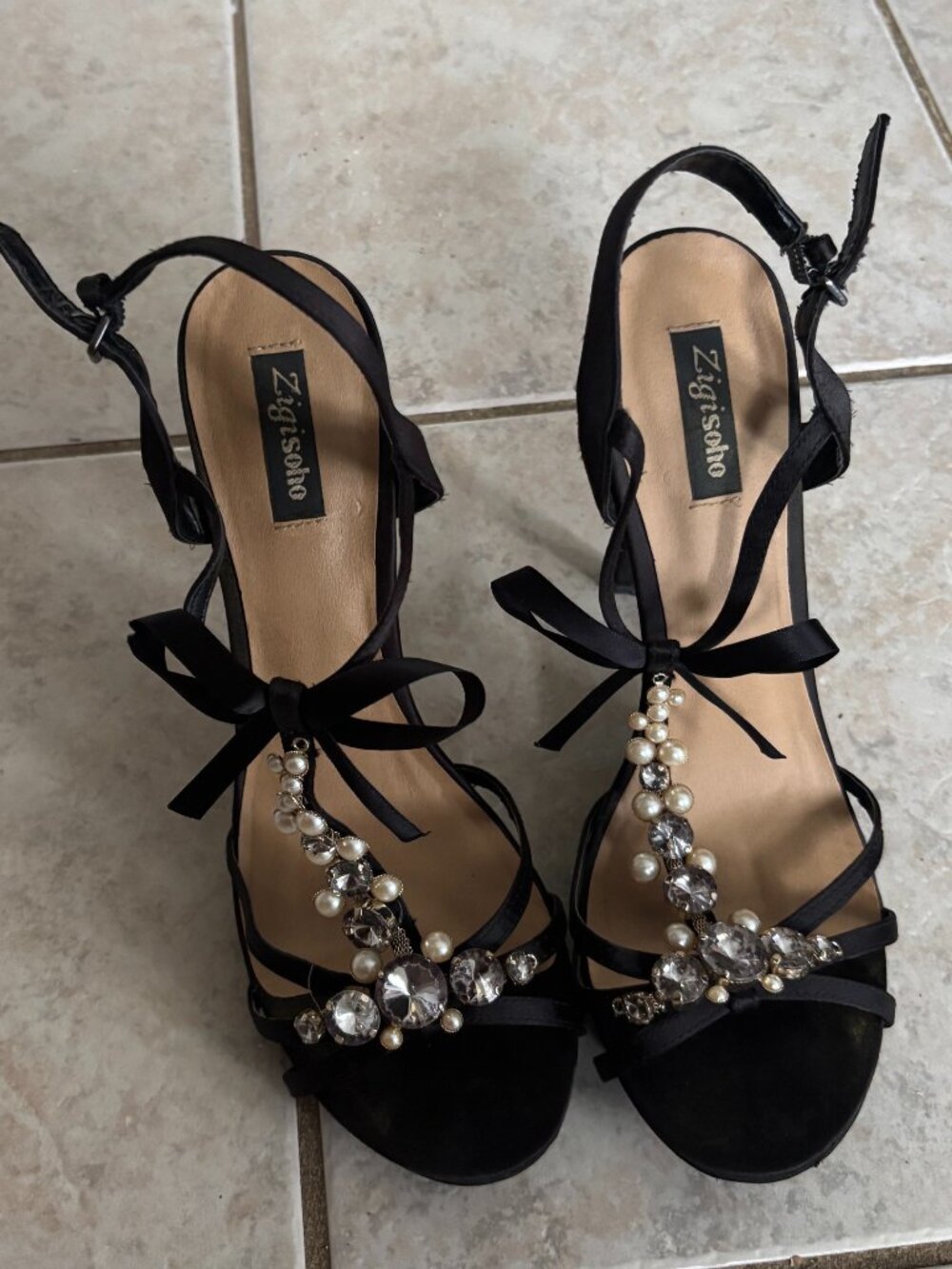 Like New Zigi Soho Black Satin Bow and Pearl Stiletto Heel Sandal Like